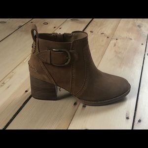Ugg Leahy Suede Ankle Boots